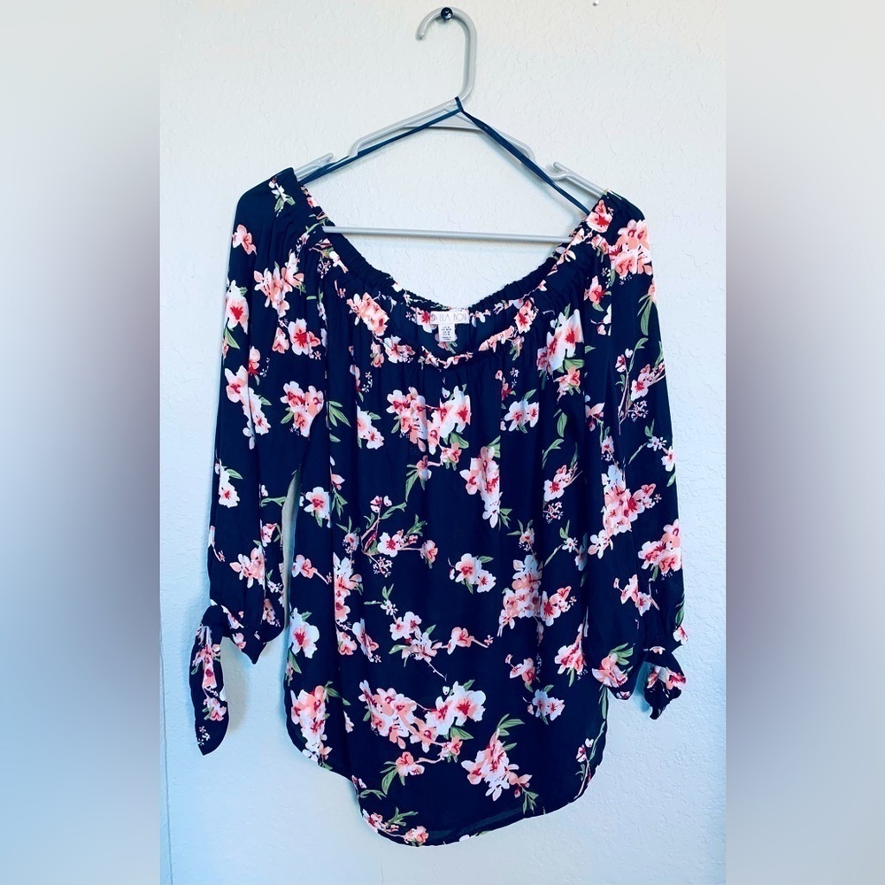 Lila Rose off the shoulder blue flower top, size M